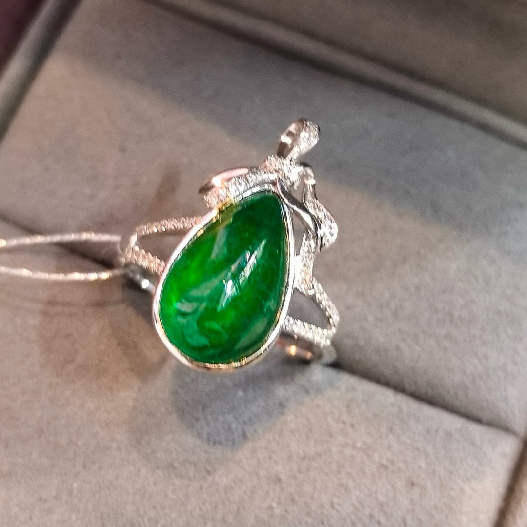 14k Gold 4.93 Ctw Vivid Green Natural Emerald & Diamond Ring - 2