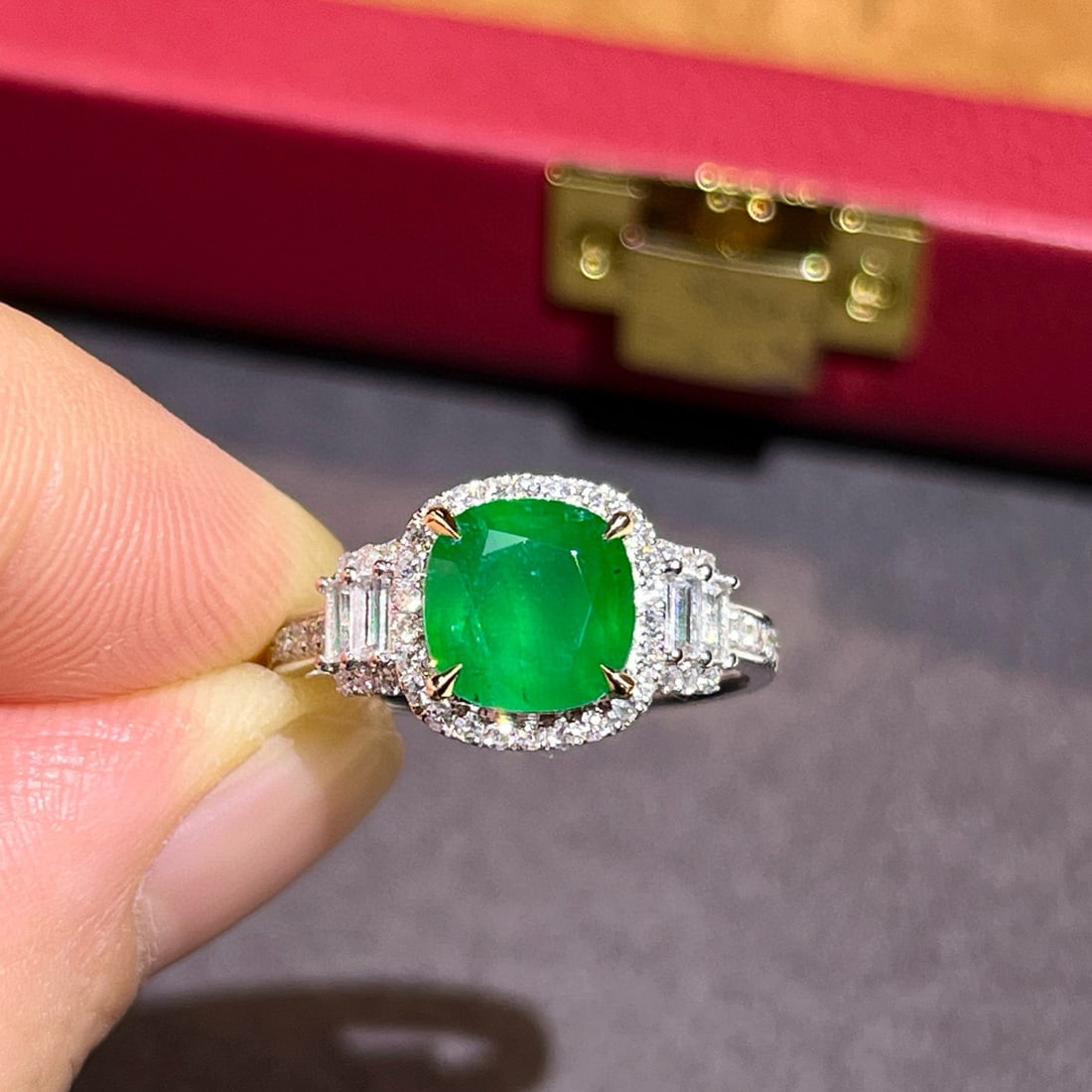 14k Gold 2.13 Ctw Vivid Green Natural Emerald & Diamond Ring - 2