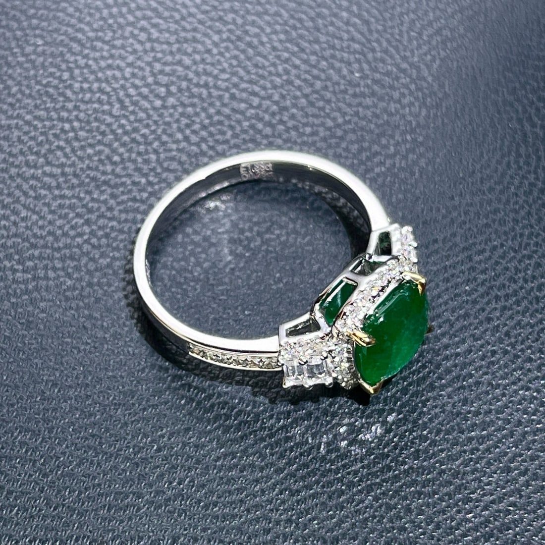 14k Gold 2.13 Ctw Vivid Green Natural Emerald & Diamond Ring - 6