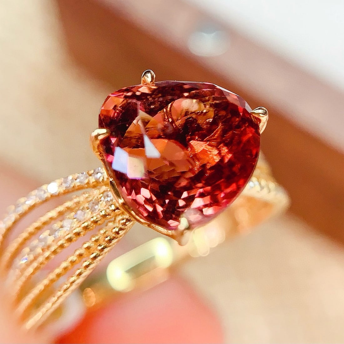 14k Gold 3.52 Ct Natural Tourmaline & Diamond Ring: Ref:230958307 // gold content:14k gold // ring size:7. 25us // // main gemstone:tourmaline // shape:pear // carat weight:3. 52ct // color:red // treatment:natural // // adjacent gemstone 2 : diamond /