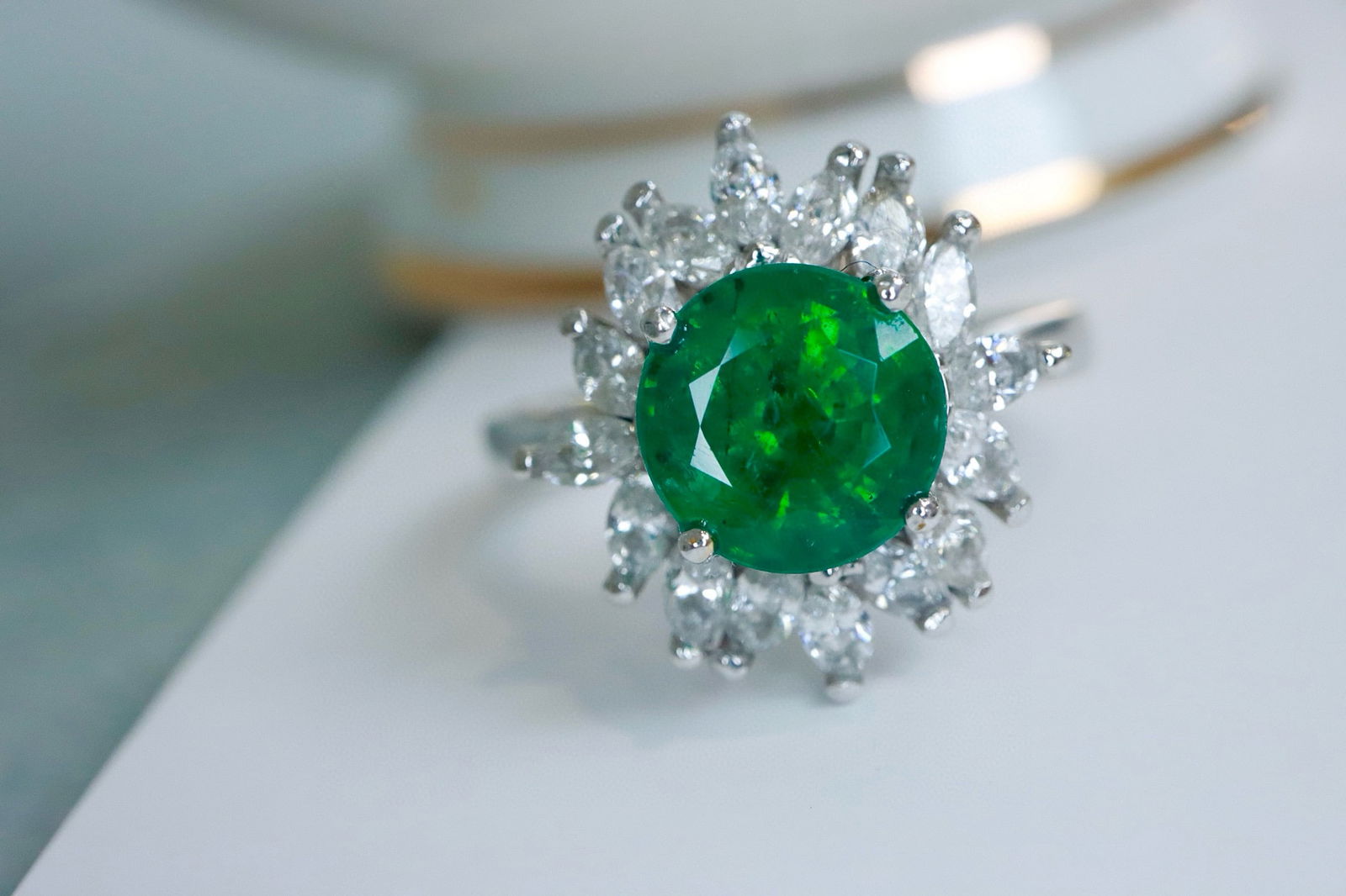 14k Gold 2.87 Ctw Vivid Green Natural Emerald & Diamond Ring - 2