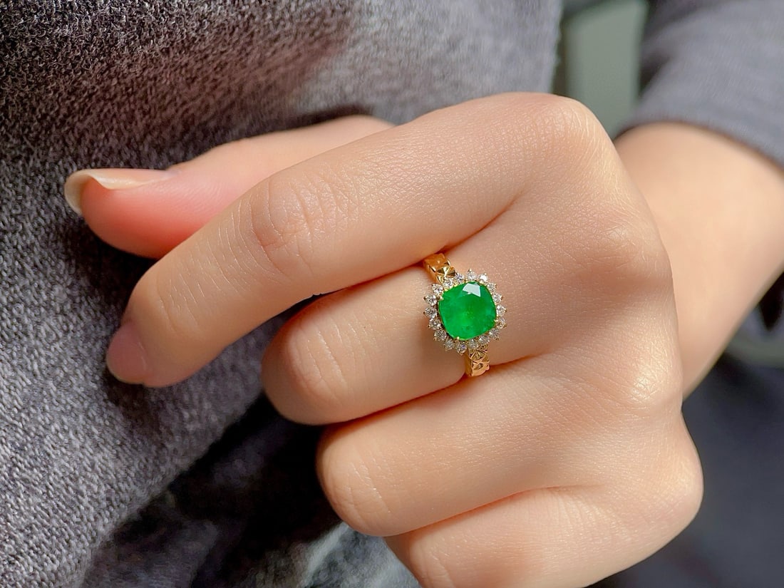14k Gold 2.04 Ctw Vivid Green Natural Emerald & Diamond Ring - 7
