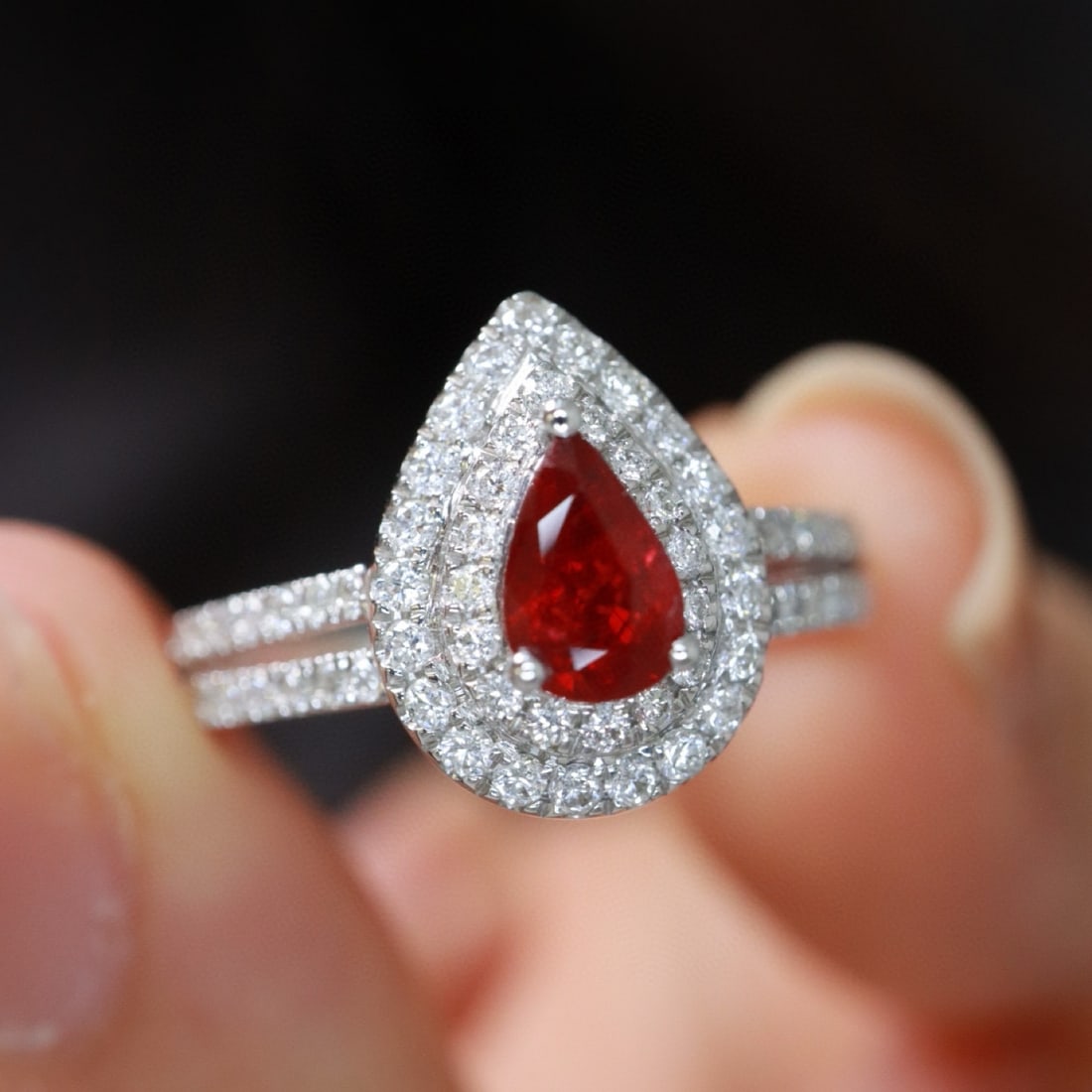 14k Gold 0.89 Ctw Natural Ruby & Diamond Ring: Ref:230958312 // gold content:14k gold // ring size:7. 25us // // main gemstone:ruby // shape:pear // carat weight:0. 5ct // color:pigeonblood red // treatment:natural // // adjacent gemstone 2 : diam