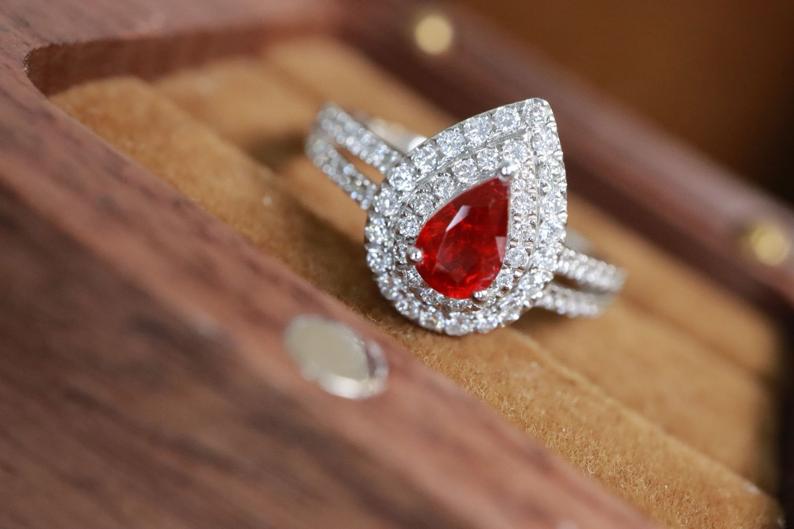 14k Gold 0.89 Ctw Natural Ruby & Diamond Ring - 3