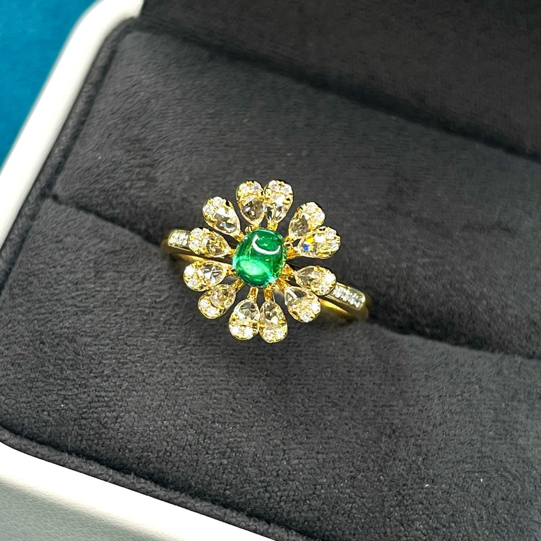 14k Gold 0.88 Ctw Vivid Green Natural Emerald & Diamond Ring: Ref:230958315 // gold content:14k gold // ring size:7. 25us // // main gemstone:emerald // shape:oval // carat weight:0. 39ct // color:vivid green // treatment:natural // // adjacent gemstone 2 :