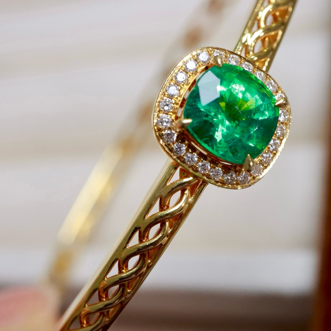 14k Gold 1.5 Ct Vivid Green Natural Emerald & Diamond Bangle - 2