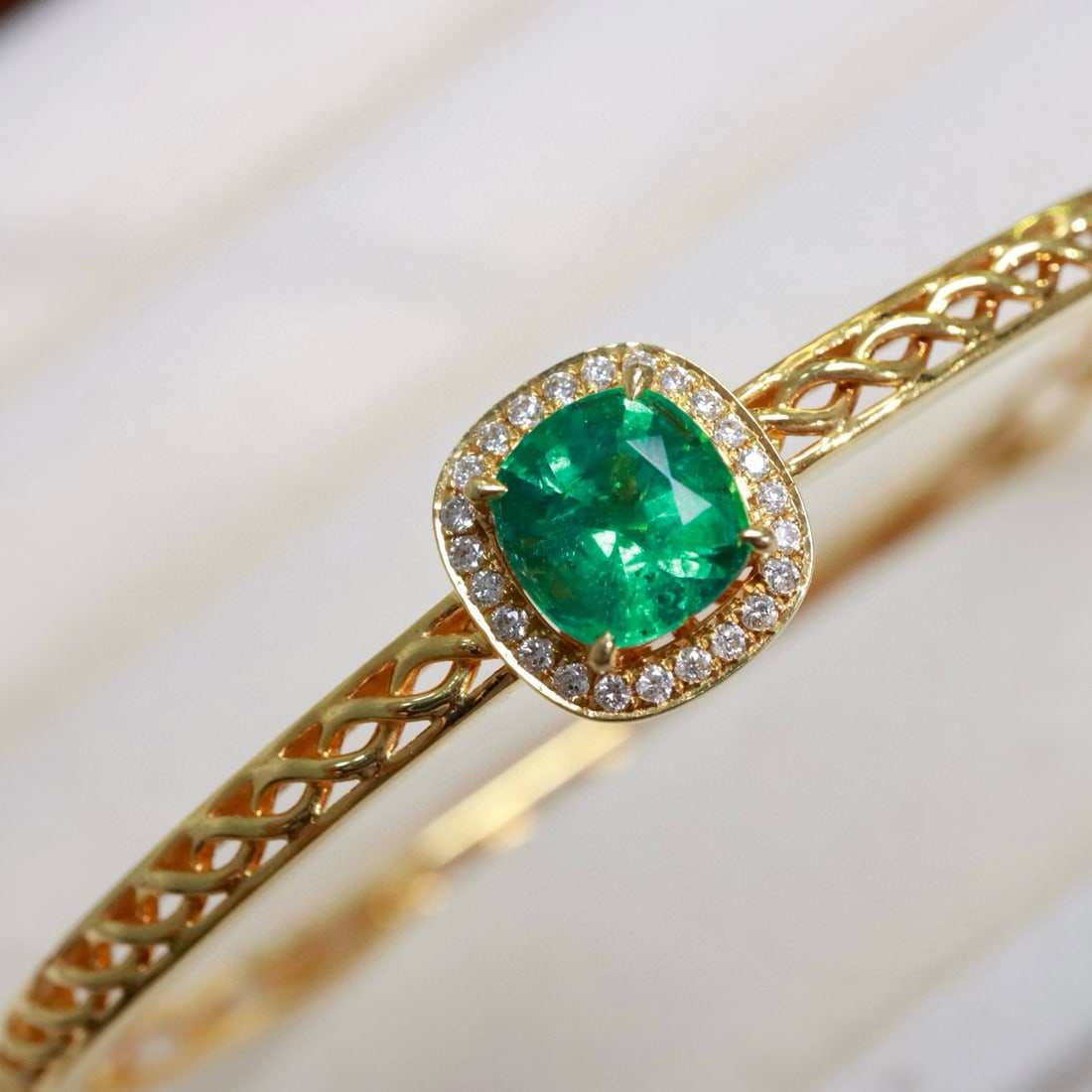 14k Gold 1.5 Ct Vivid Green Natural Emerald & Diamond Bangle - 4