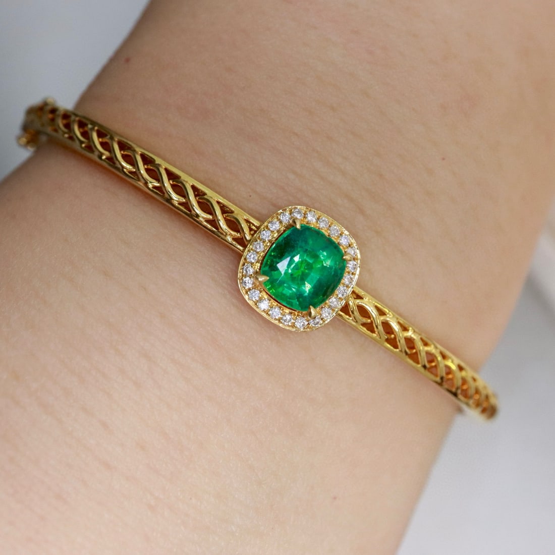 14k Gold 1.5 Ct Vivid Green Natural Emerald & Diamond Bangle - 6