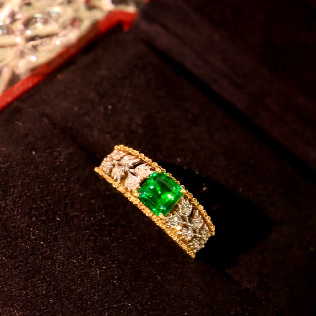 14k Gold 0.95 Ctw Vivid Green Natural Emerald & Diamond Ring - 6