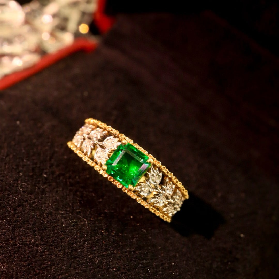 14k Gold 0.95 Ctw Vivid Green Natural Emerald & Diamond Ring - 7