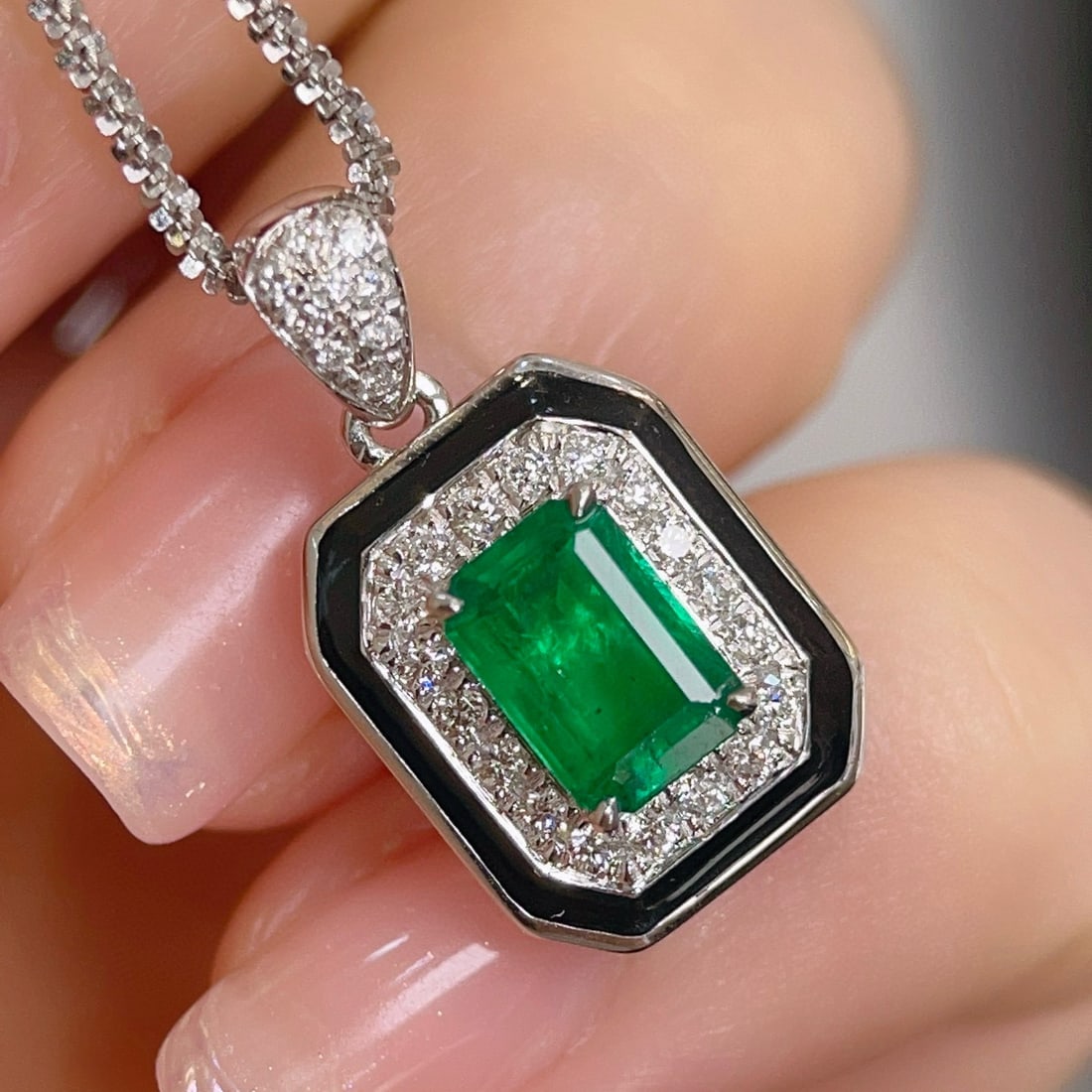 14k Gold 1.10 Ctw Vivid Green Natural Emerald & Diamond Pendant( Without Chain ) - 4