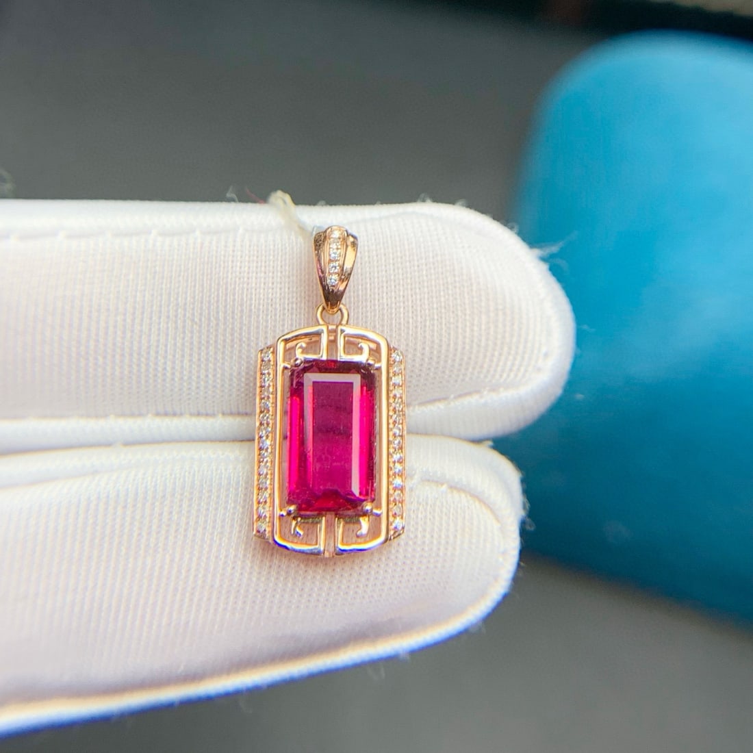 14k Gold 1.9 Ct Natural Tourmaline & Diamond Pendant( Without Chain ): Ref:230958336 // gold content:14k gold // main gemstone:tourmaline // shape:octagonal // carat weight:1. 9ct // color:red // treatment:natural // // adjacent gemstone 2 : diamond // shape:round // cla