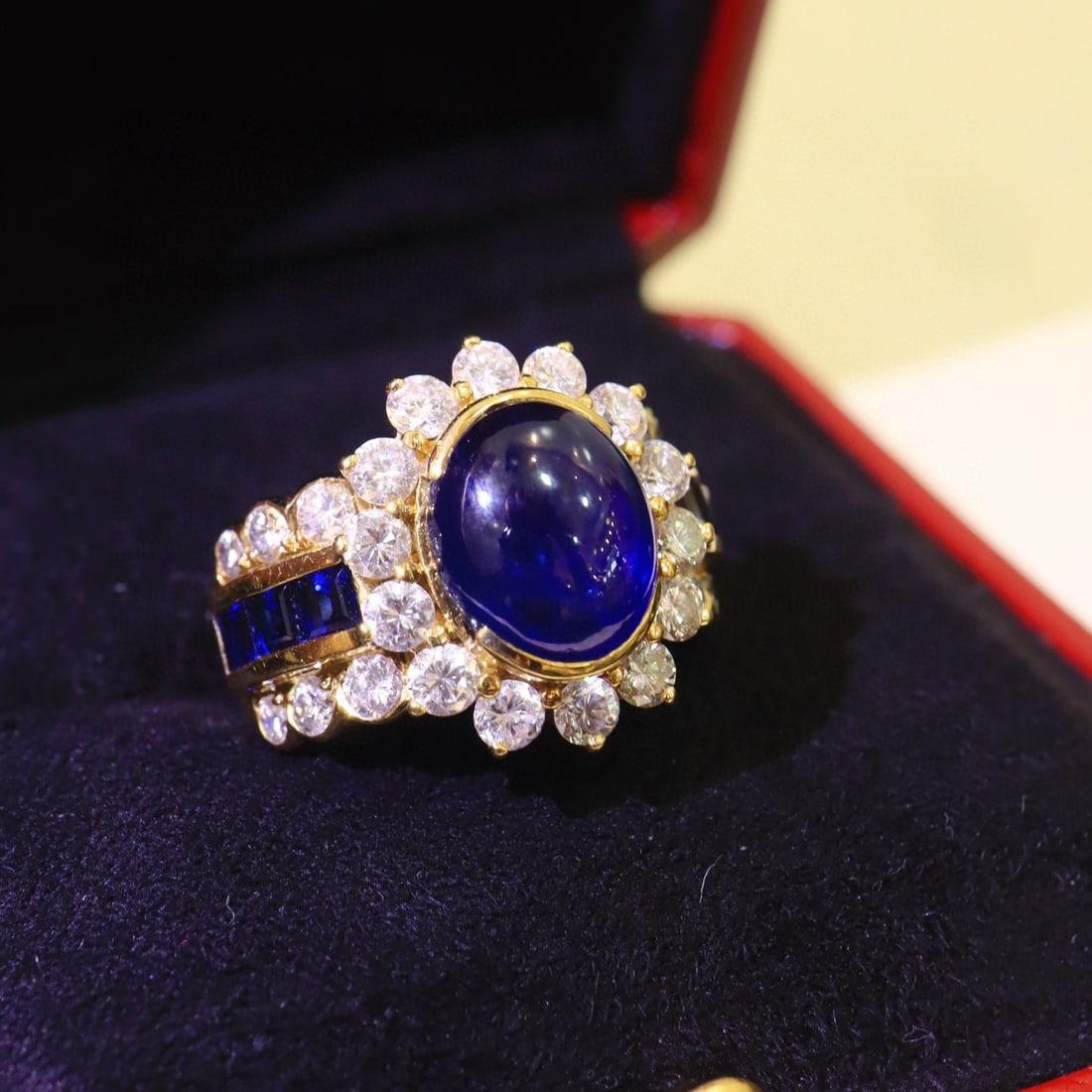 14k Gold 7.3 Ctw Natural Sapphire & Diamond Ring - 4