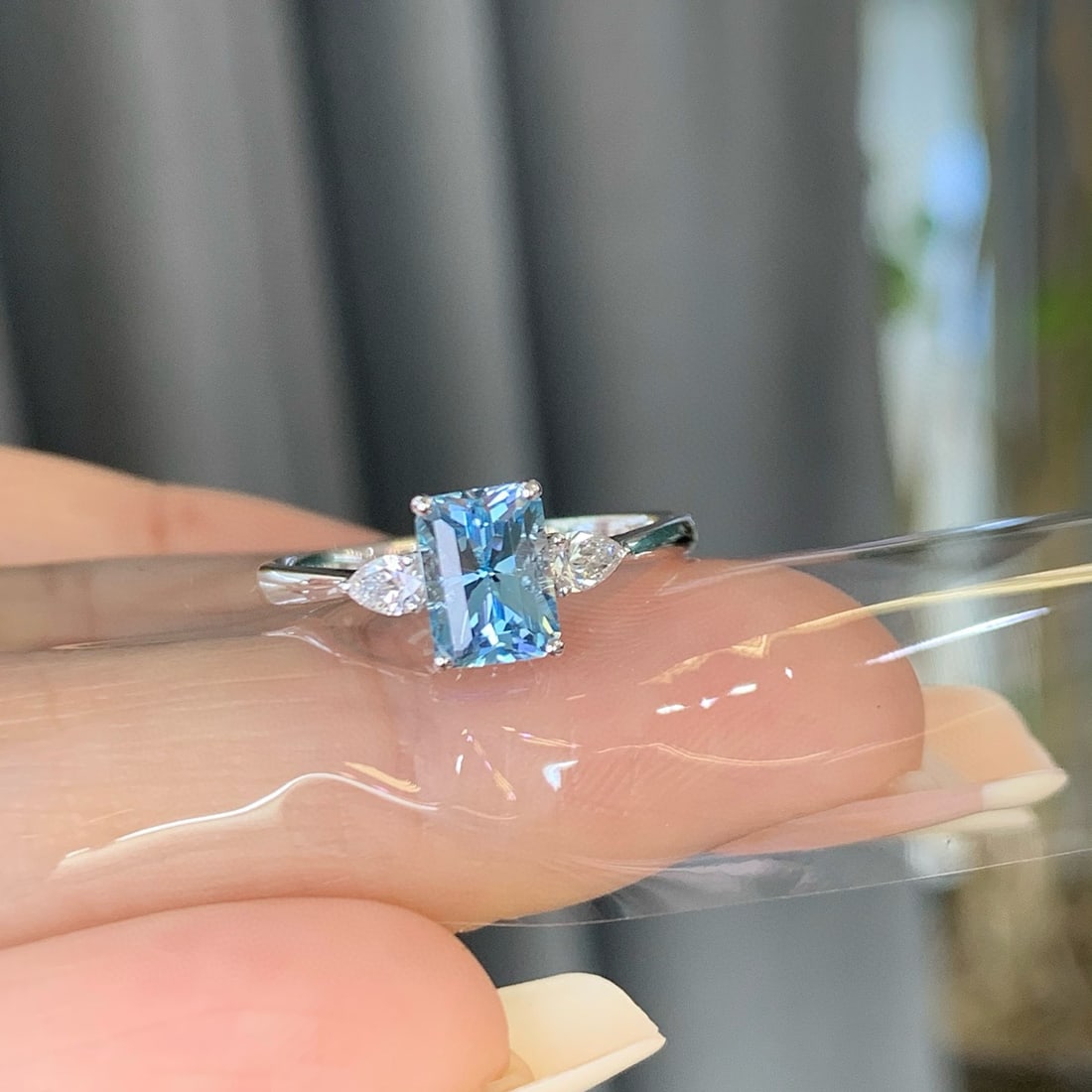 14k Gold 1.15 Ctw Natural Aquamarine & Diamond Ring: Ref:230958354 // gold content:14k gold // ring size:7. 25us // // main gemstone:aquamarine // shape:octagonal // carat weight:0. 99ct // color:santa maria color // treatment:natural // // adjacent