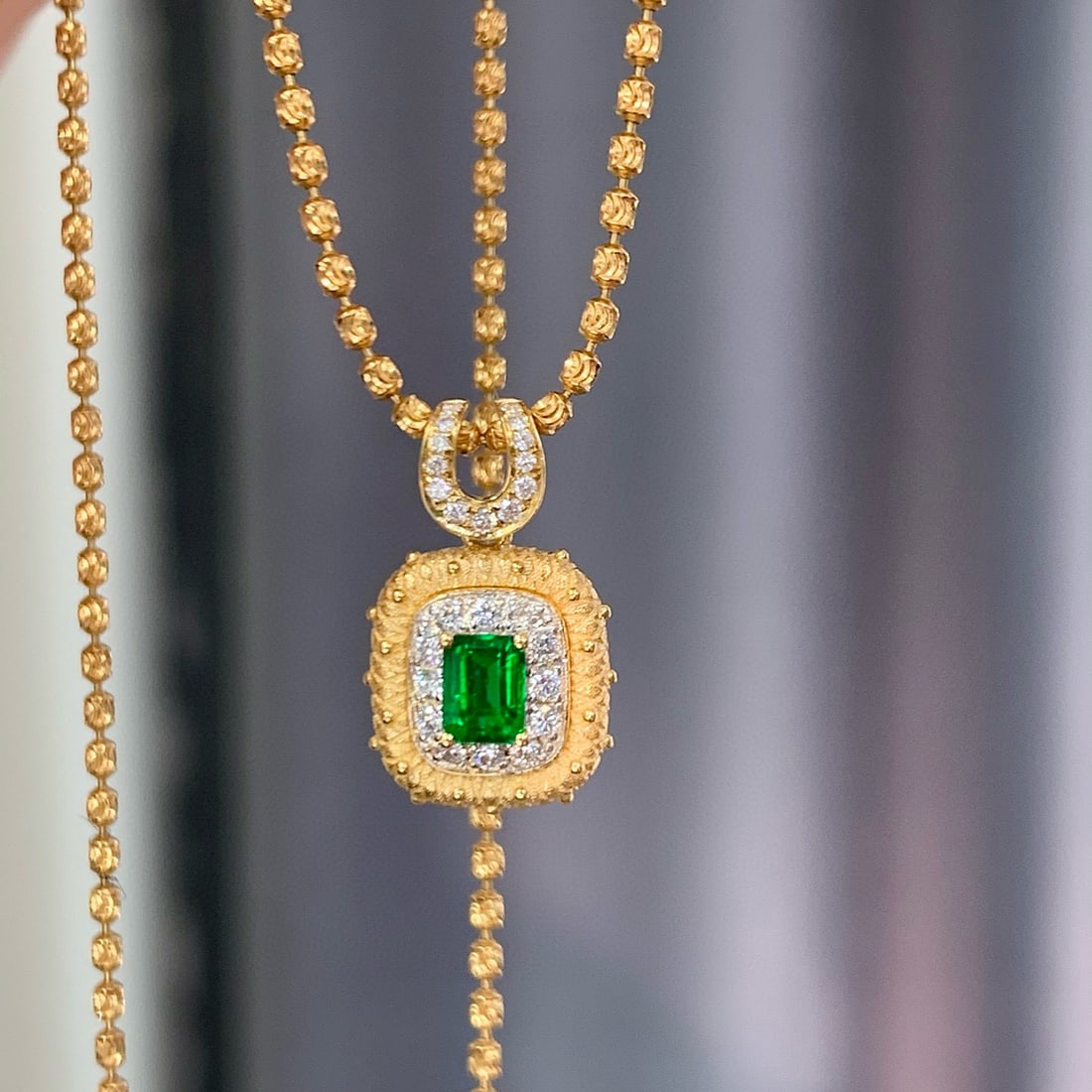 14k Gold 0.43 Ctw Vivid Green Natural Emerald & Diamond Pendant( Without Chain ): Ref:230958363 // gold content:14k gold // main gemstone:emerald // shape:octagonal // carat weight:0. 27ct // color:vivid green // treatment:natural // // adjacent gemstone 2 : diamond // shape:round