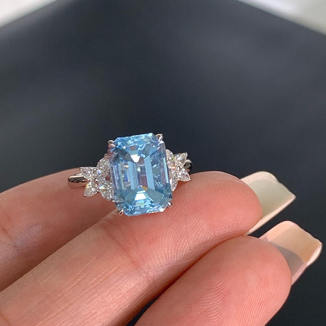 14k Gold 5.24 Ctw Natural Aquamarine & Diamond Ring: Ref:230958366 // gold content:14k gold // ring size:7. 25us // // main gemstone:aquamarine // shape:octagonal // carat weight:4. 77ct // color:santa maria color // treatment:natural // // adjacent gem