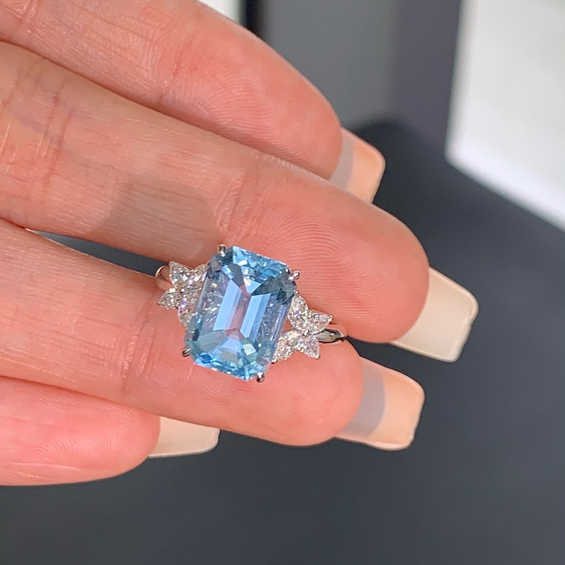 14k Gold 5.24 Ctw Natural Aquamarine & Diamond Ring - 2