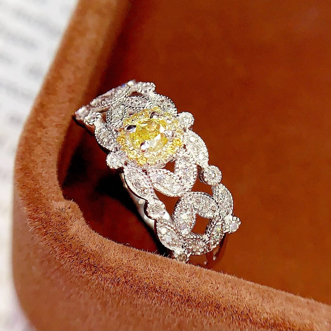 14k Gold 0.28 Ct Natural Yellow Diamond & Diamond Ring - 2