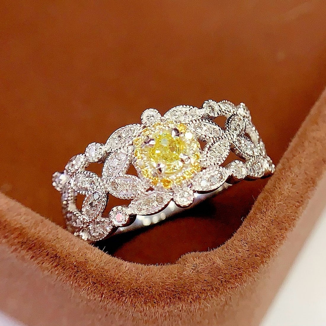 14k Gold 0.28 Ct Natural Yellow Diamond & Diamond Ring - 5