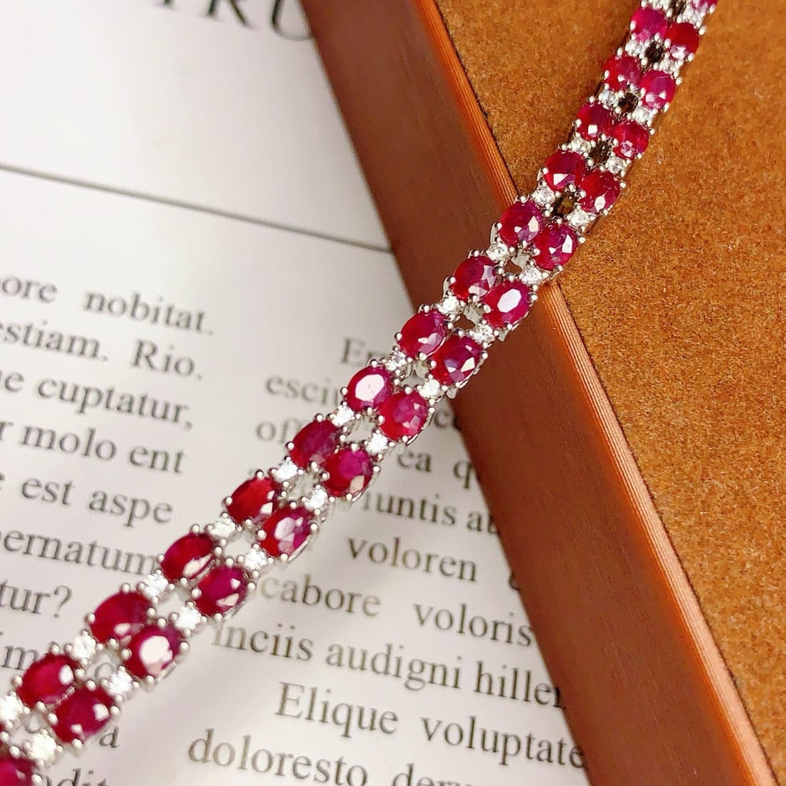 14k Gold 12.73 Ct Natural Ruby & Diamond Bracelet: Ref:230958372 // gold content:14k gold // main gemstone:ruby // shape:oval // carat weight:12. 73ct // color:red // treatment:natural // // adjacent gemstone 2 : diamond // number of stones:70 // shap