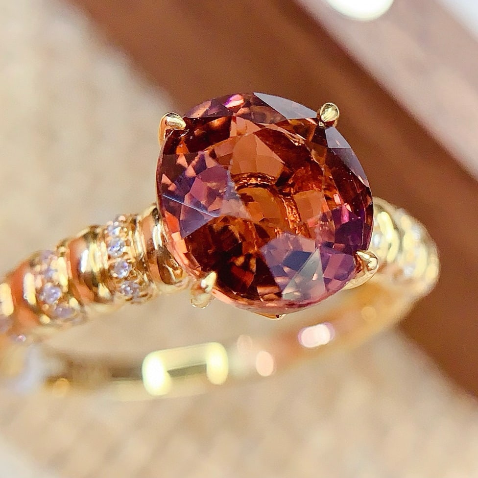 14k Gold 3.35 Ct Natural Tourmaline & Diamond Ring: Ref:230958382 // gold content:14k gold // ring size:7. 25us // // main gemstone:tourmaline // shape:oval // carat weight:3. 35ct // color:red // treatment:natural // // adjacent gemstone 2 :