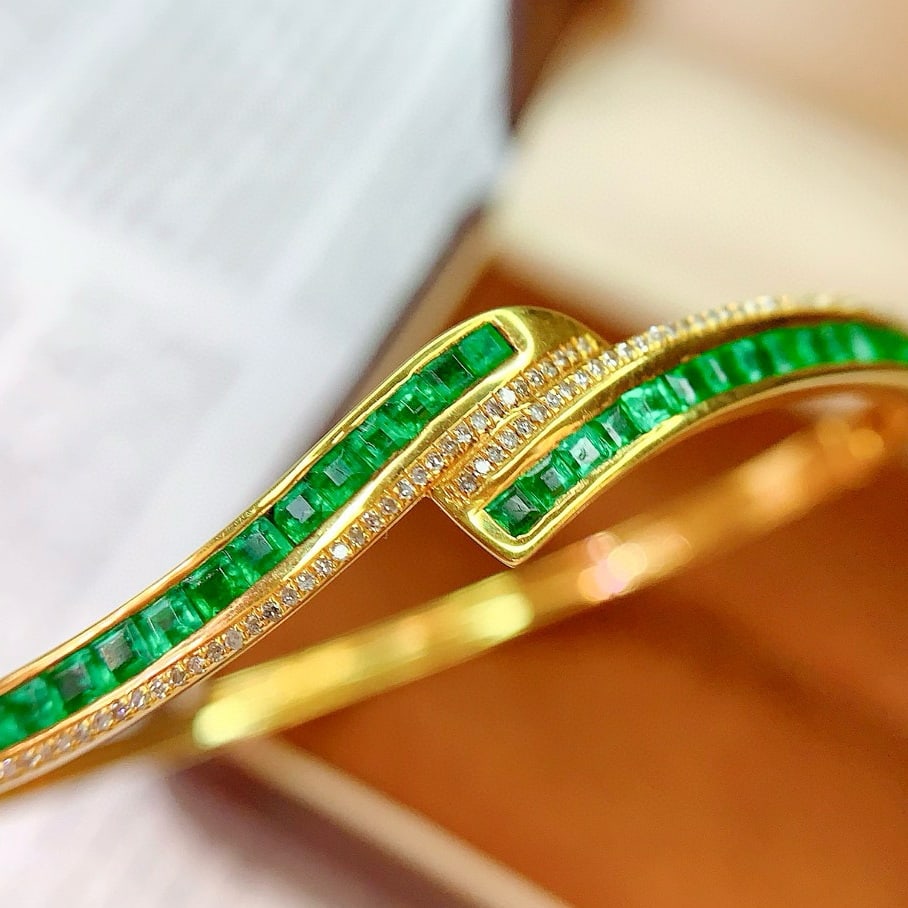 14k Gold 4 Ct Natural Emerald & Diamond Bangle - 2