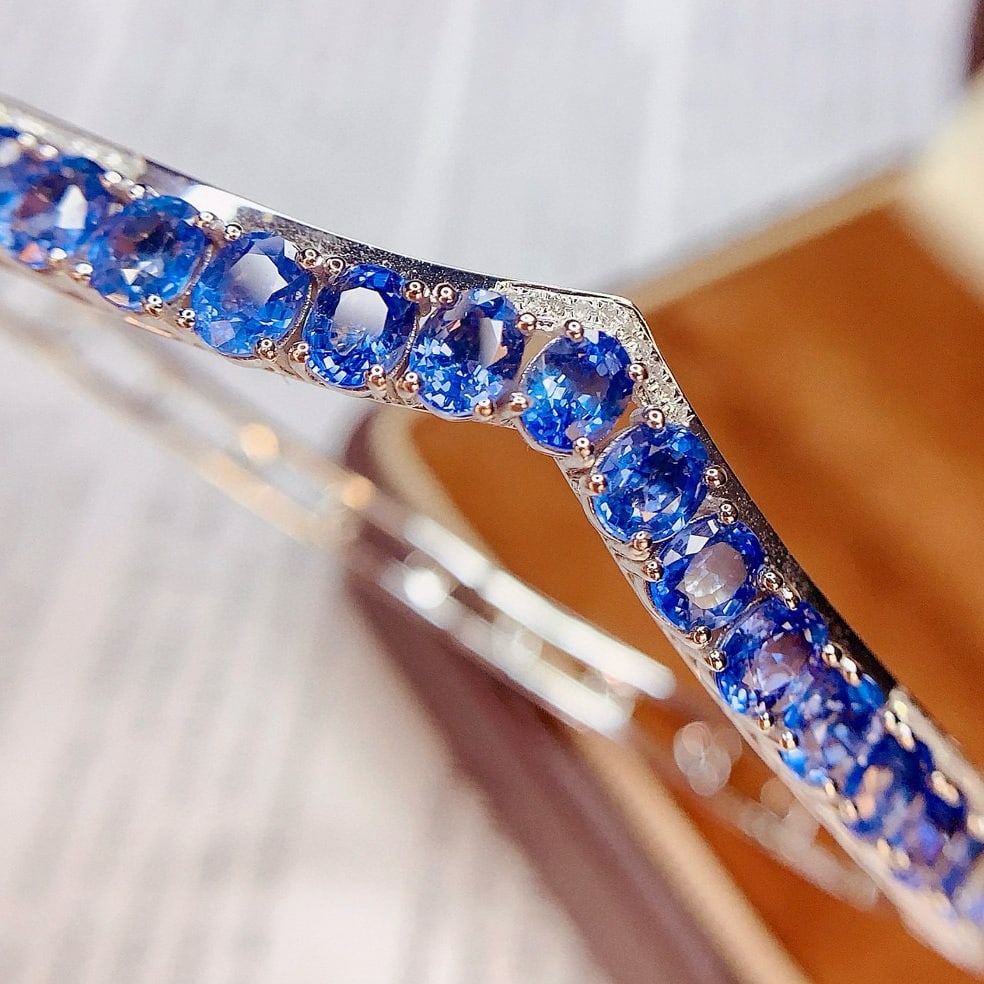 14k Gold 7.68 Ct Natural Sapphire & Diamond Bangle - 5