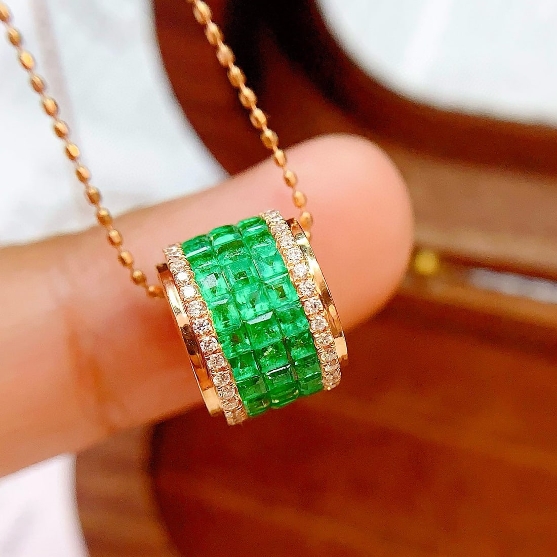 14k Gold 2 Ct Natural Emerald & Diamond Necklace - 5