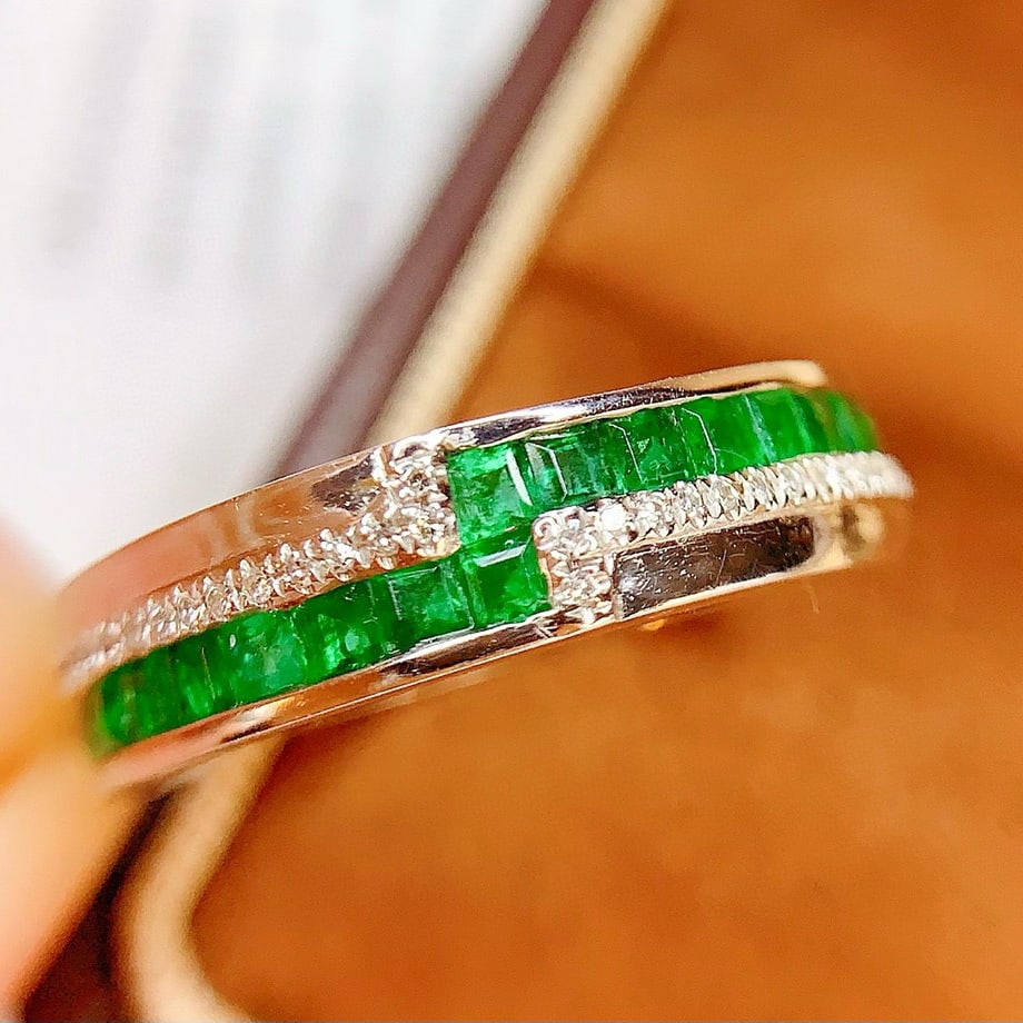 14k Gold 1.2 Ct Natural Emerald & Diamond Ring - 4