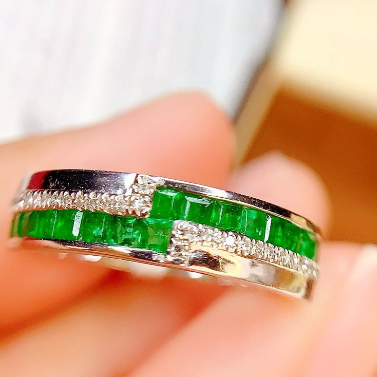 14k Gold 1.2 Ct Natural Emerald & Diamond Ring - 5