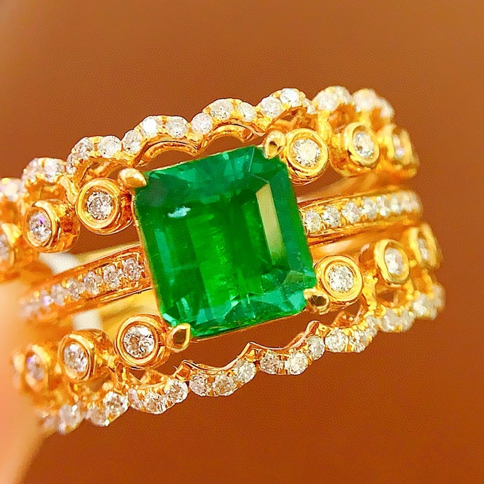 14k Gold 2.4 Ct Vivid Green Natural Emerald & Diamond Ring - 3