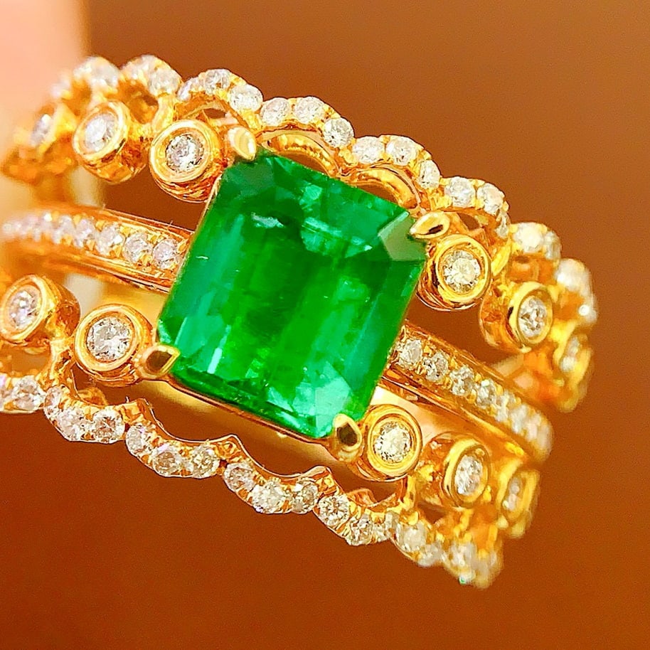 14k Gold 2.4 Ct Vivid Green Natural Emerald & Diamond Ring - 4
