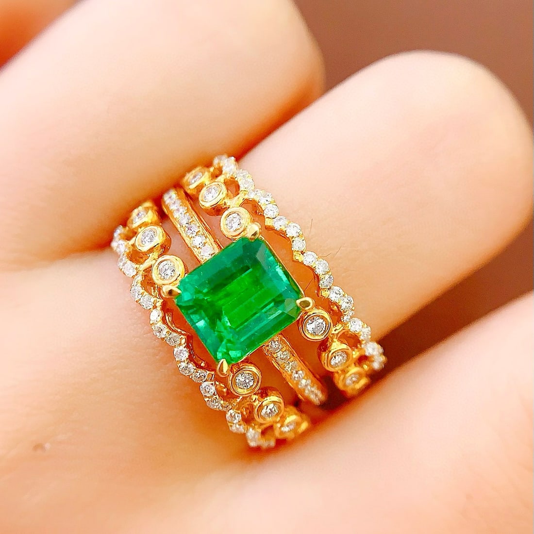 14k Gold 2.4 Ct Vivid Green Natural Emerald & Diamond Ring - 5