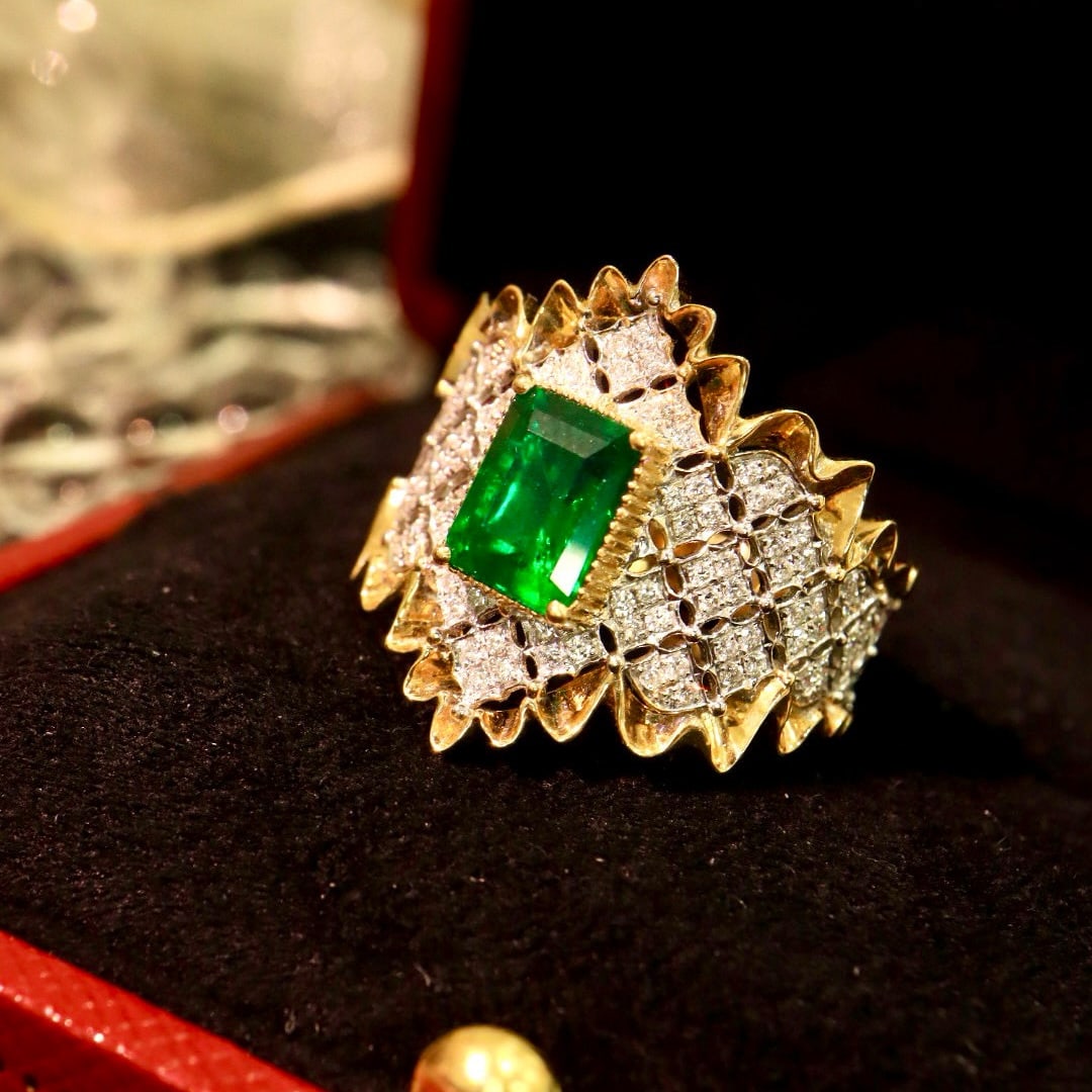 14k Gold 1.50 Ctw Vivid Green Natural Emerald & Diamond Ring: Ref:230958421 // gold content:14k gold // ring size:7. 25us // // main gemstone:emerald // shape:octagonal // carat weight:1. 12ct // color:vivid green // treatment:natural // // adjacent gemstone 2 :
