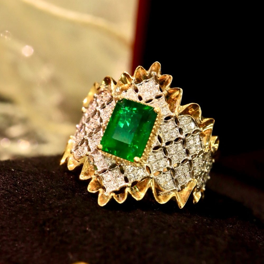14k Gold 1.50 Ctw Vivid Green Natural Emerald & Diamond Ring - 3