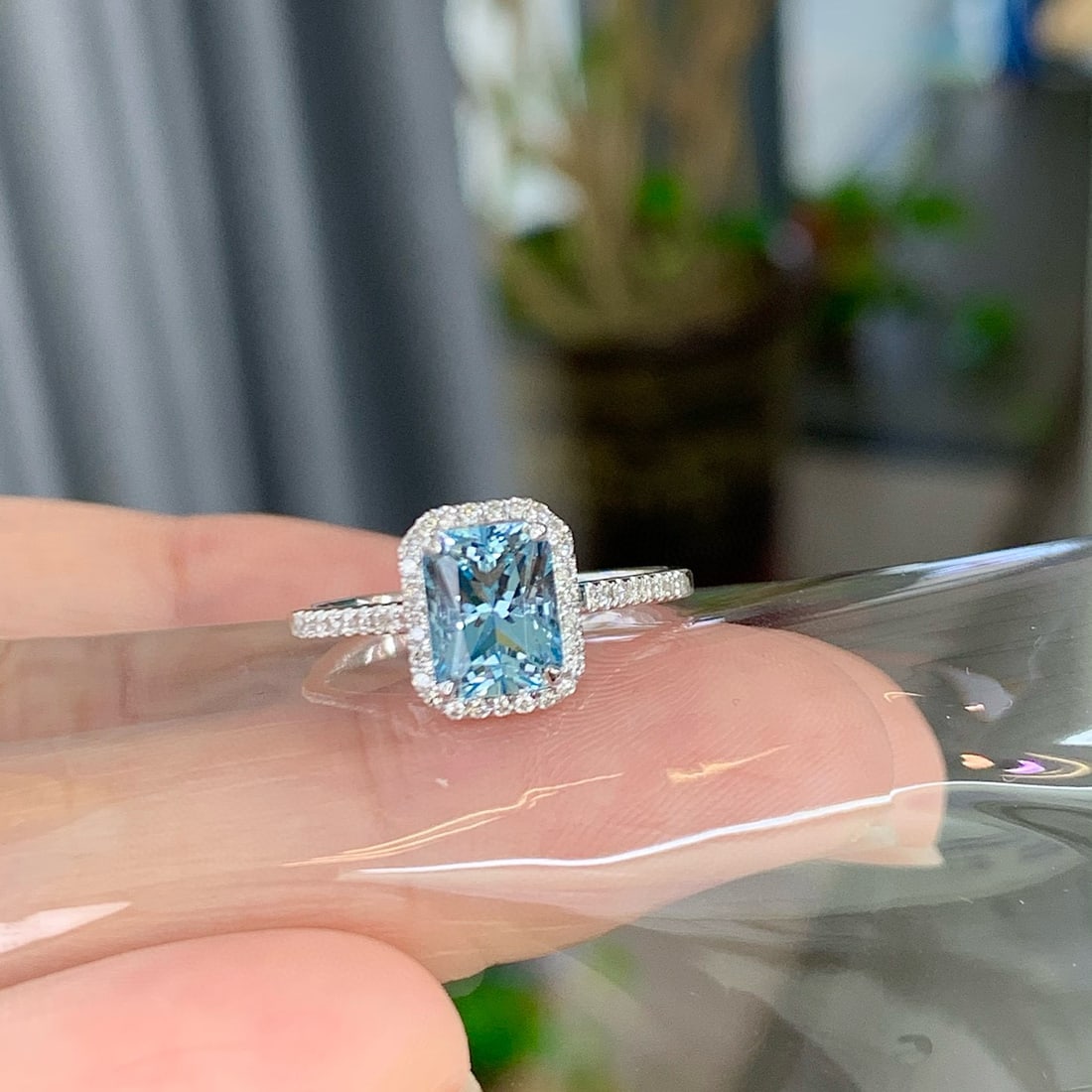 14k Gold 1.41 Ctw Natural Aquamarine & Diamond Ring: Ref:230958423 // gold content:14k gold // ring size:7. 25us // // main gemstone:aquamarine // shape:octagonal // carat weight:1. 24ct // color:santa maria color // treatment:natural // // adjacent
