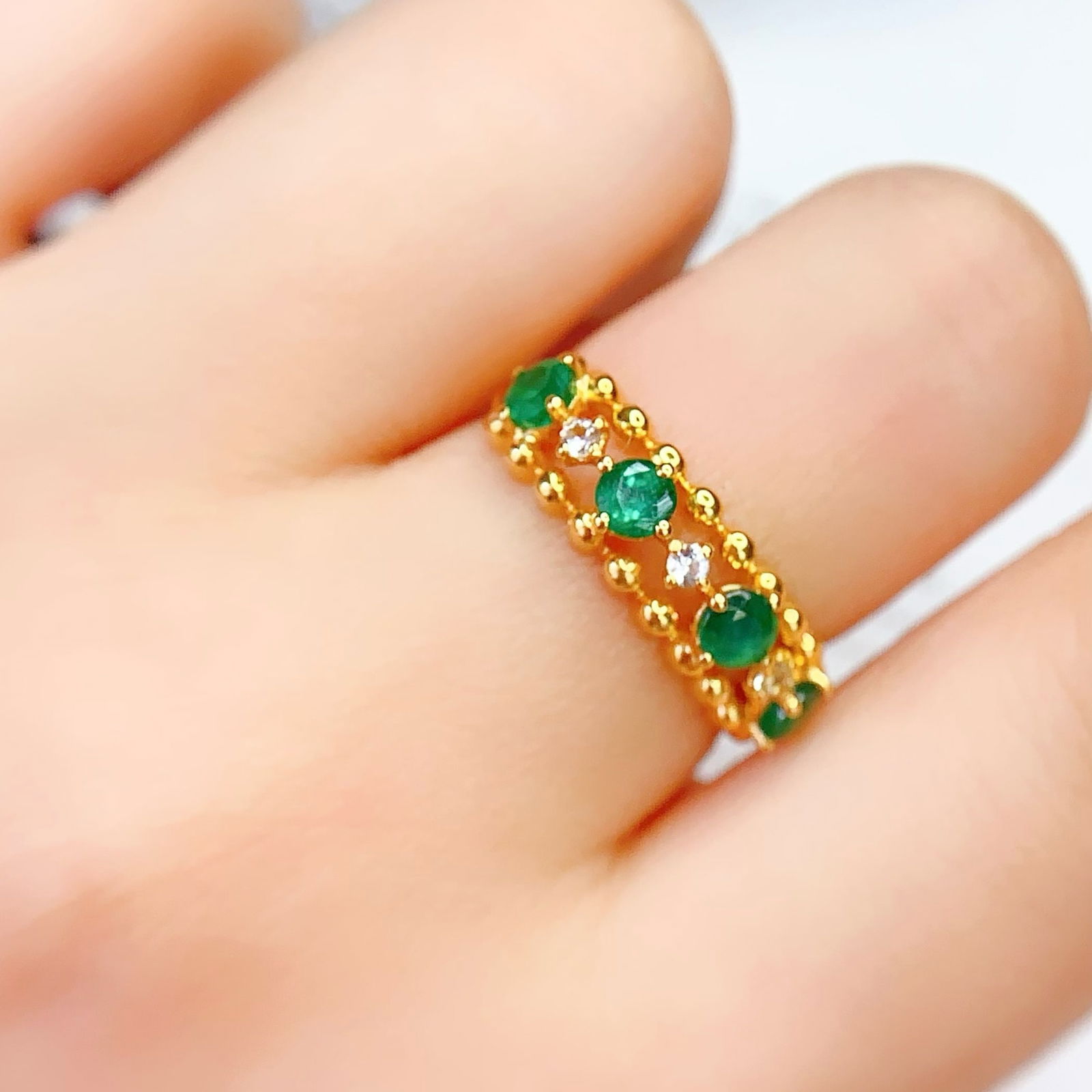 14k Gold 0.8 Ct Vivid Green Natural Emerald & Sapphire Ring - 2