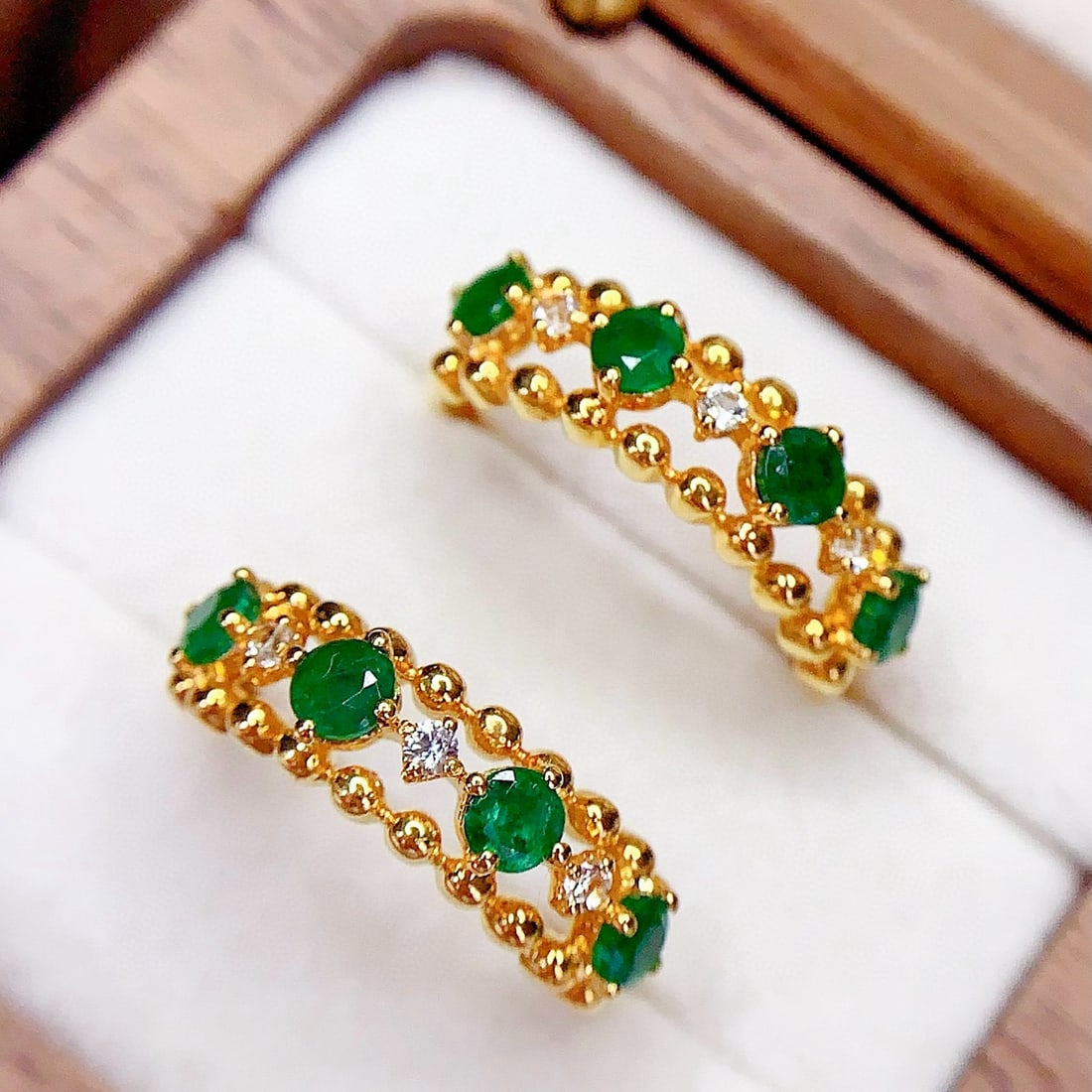 14k Gold 0.8 Ct Vivid Green Natural Emerald & Sapphire Ring - 5