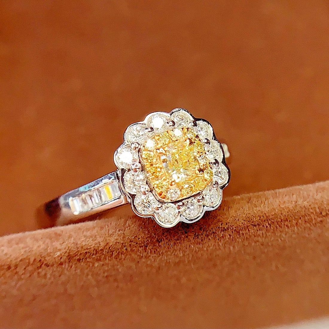 14k Gold 0.3 Ct Natural Yellow Diamond & Diamond Ring - 2