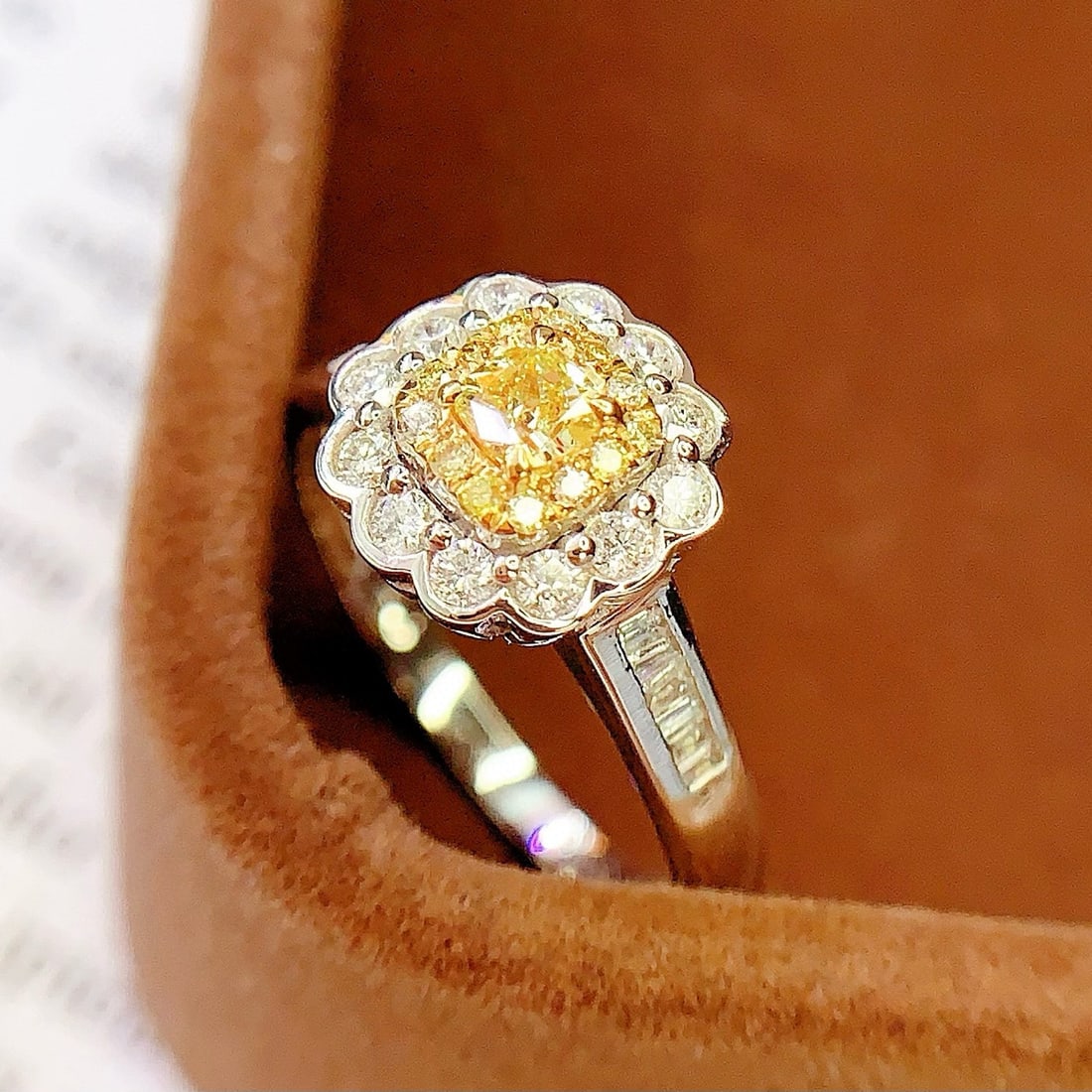 14k Gold 0.3 Ct Natural Yellow Diamond & Diamond Ring - 3