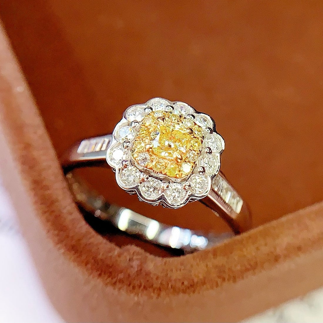 14k Gold 0.3 Ct Natural Yellow Diamond & Diamond Ring - 4