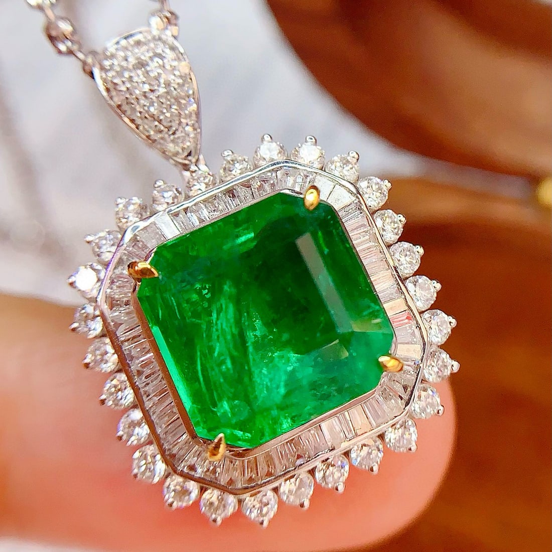 14k Gold 4.87 Ct Vivid Green Natural Emerald & Diamond Pendant( Without Chain ) - 3