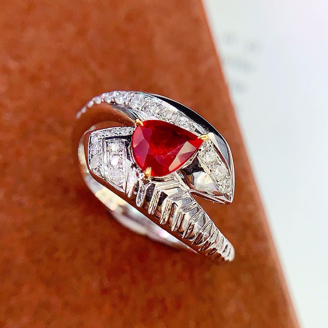 14k Gold 0.68 Ct Vivid Red Natural Ruby & Diamond Ring - 3