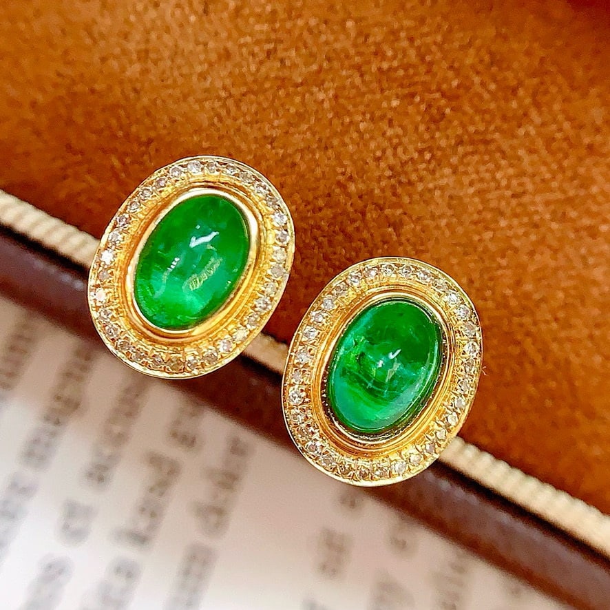 14k Gold 1.6 Ct Natural Emerald & Diamond Earrings: Ref:230958447 // gold content:14k gold // main gemstone:emerald // shape:oval // carat weight:1. 6ct // color:green // treatment:natural // // adjacent gemstone 2 : diamond // number of stones:64 // s