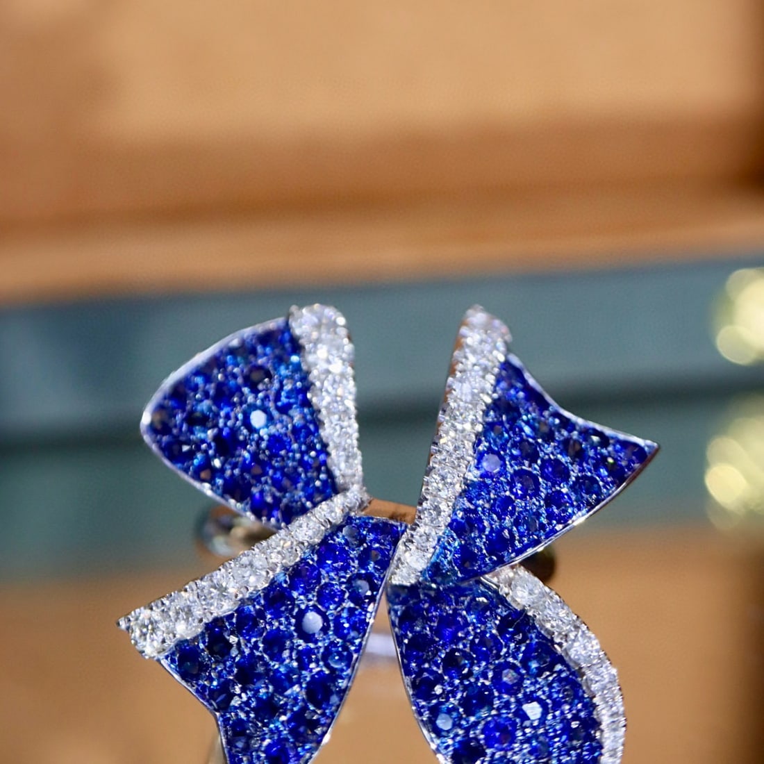 14k Gold 2.65 Ctw Natural Sapphire & Diamond Ring: Ref:231059002 // gold content:14k gold // ring size:7. 25us // // main gemstone:sapphire // shape:round // carat weight:2. 09ct // color:blue // treatment:natural // cut grade:g // // adjacent gemston