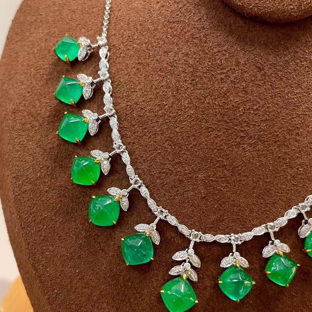 14k Gold 13.8 Ct Vivid Green Natural Emerald & Diamond & Sapphire Necklace - 2