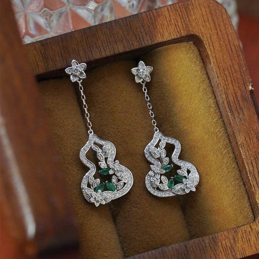 14k Gold 0.5 Ct Natural Emerald & Emerald Earrings: Ref:231059035 // gold content:14k gold // main gemstone:emerald // shape:round // carat weight:0. 5ct // clarity grade:vs-si // color:h // treatment:natural // cut grade:g // // adjacent gemstone 2