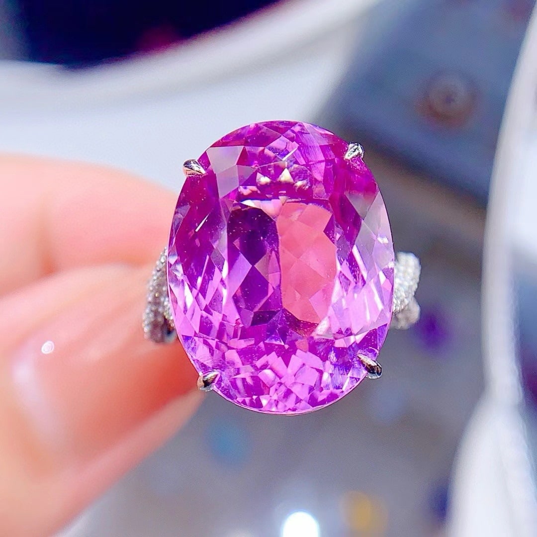 14k Gold 22.11 Ctw Natural Kunzite & Diamond Ring: Ref:231059100 // gold content:14k gold // ring size:7. 25us // // main gemstone:kunzite // shape:oval // carat weight:21. 3ct // color:purple // treatment:natural // // adjacent gemstone 2 :
