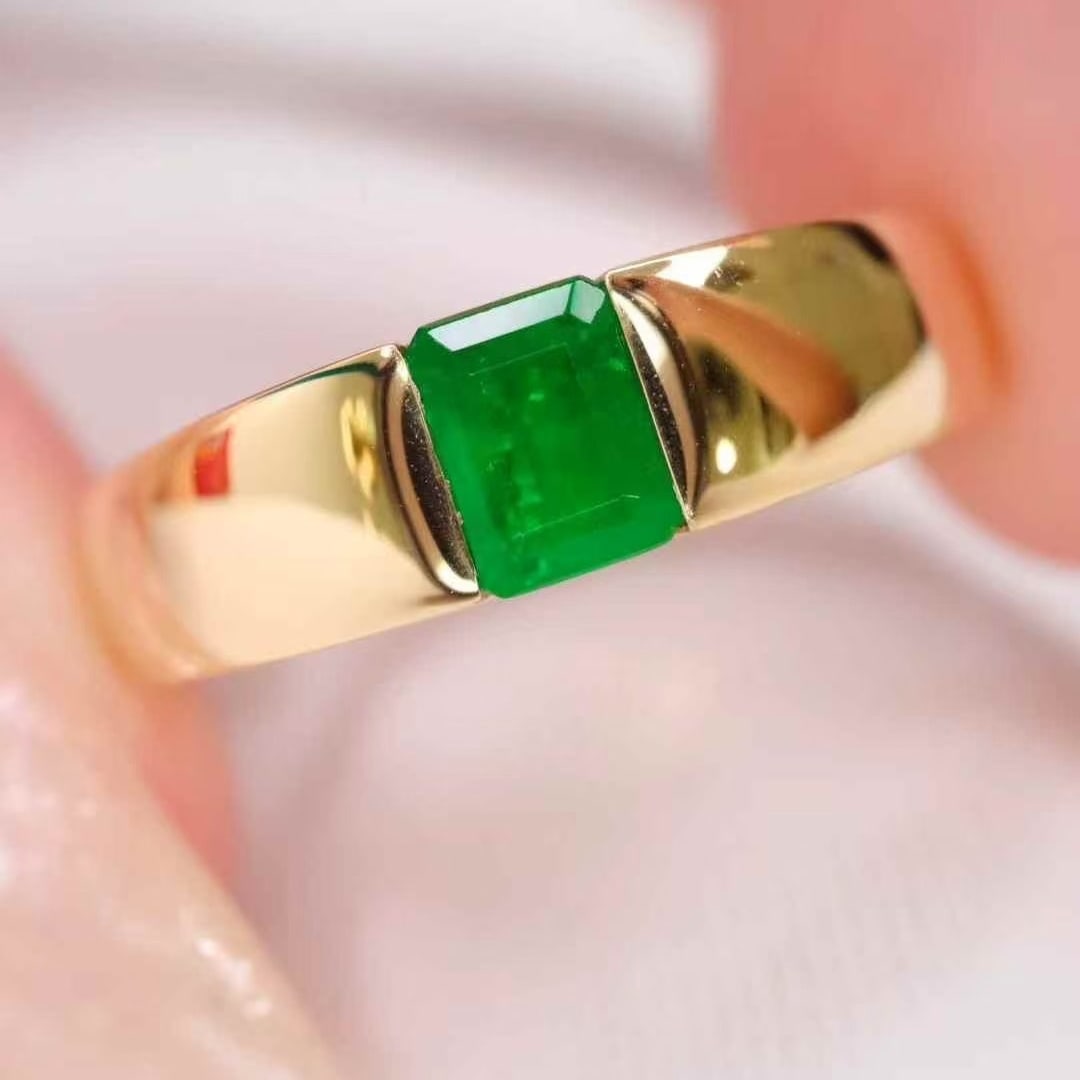 14k Gold 0.45 Ct Vivid Green Natural Emerald Ring: Ref:231059116 // gold content:14k gold // ring size:7. 25us // // main gemstone:emerald // shape:octagonal // carat weight:0. 45ct // color:vivid green // treatment:natural // Condition: NewLow