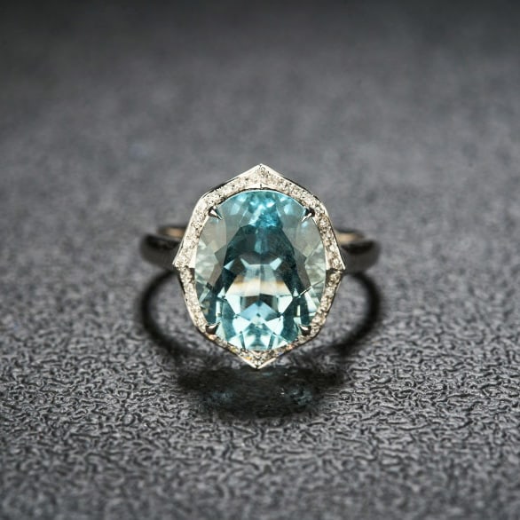 14k Gold 4.69 Ct Natural Aquamarine & Diamond Ring: Ref:231059178 // gold content:14k gold // ring size:7. 25us // // main gemstone:aquamarine // shape:oval // carat weight:4. 69ct // color:santa maria color // treatment:natural // // adjacent gemstone